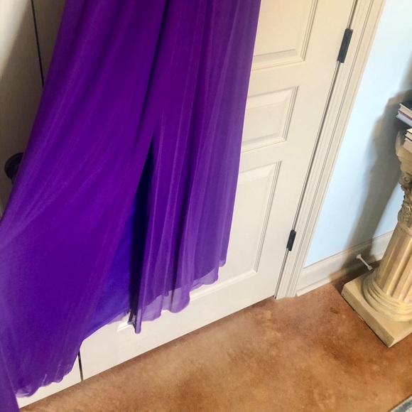 Ball Gowns - Picture 4 of 5